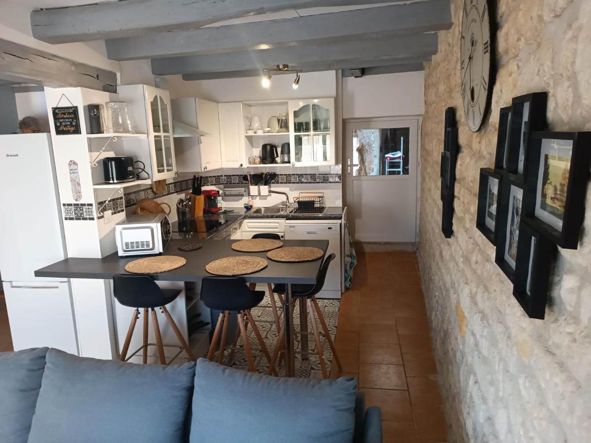 Meuble De Tourisme Petit Chail Saint Savinien ภายนอก รูปภาพ